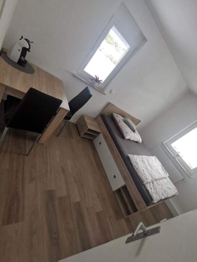 Privates Zimmer In Ruhiger Lage Heidenheim-Steinheim Am Albuch ภายนอก รูปภาพ